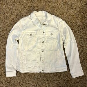 Maurice’s women’s white Jean jacket.  Size Medium.  EUC.